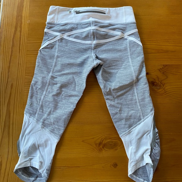 Lululemon crops - Picture 2 of 2